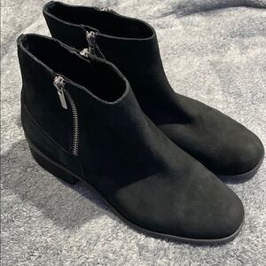 Lucky Brand Black Suede‎ Side Zip Ankle Boots Women's Low Heel size 9.5